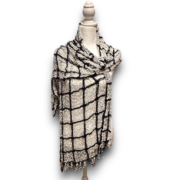 Accessories - Elegant Viscose & Nylon Shawl In Black & White